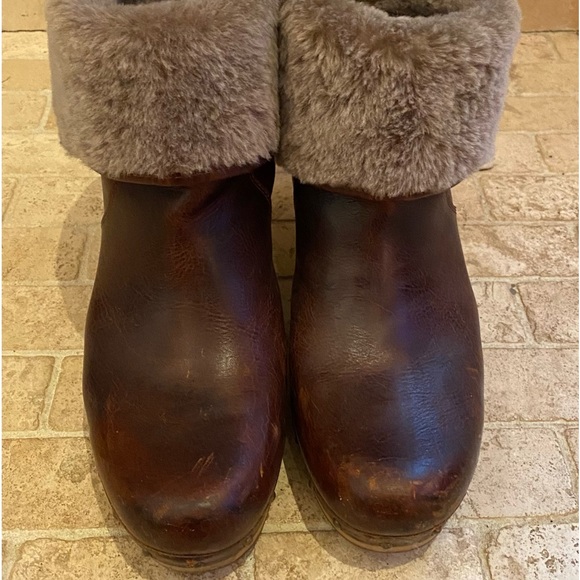 UGG Lynnea Sheepskin Studded Clog Boots Size 9M, Chestnut - Picture 2 of 8